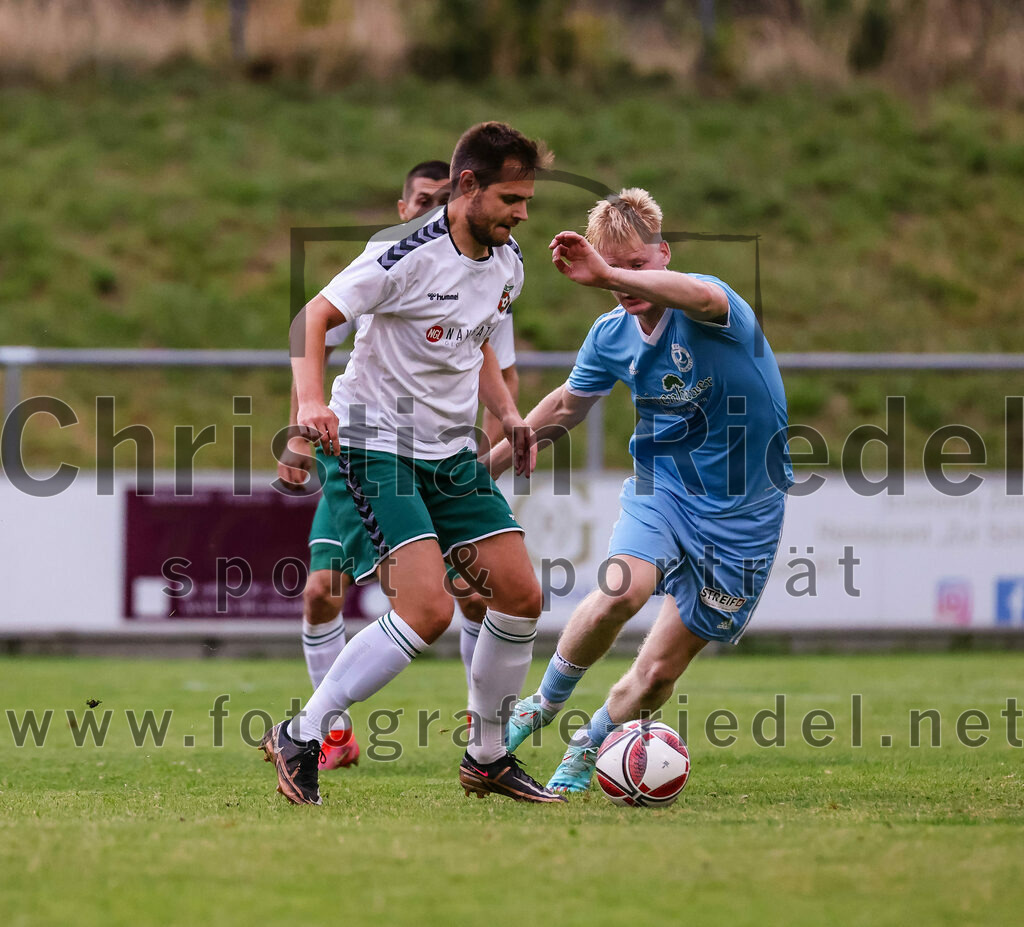 2023-07-28_118_FC_Schwaig_gegen_TSV_1860_Rosenheim | Oberding, Deutschland, 28.07.2023:
Fußball, Landesliga Südost 2023 / 2024, 3. Spieltag, FC Schwaig gegen TSV 1860 Rosenheim, Endergebnis: 1:1

Tobias Bartl (FC Schwaig, #37), Florian Grundner (TSV 1860 Rosenheim, #28)

Foto: Christian Riedel / fotografie-riedel.net