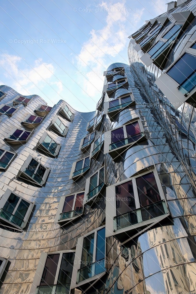 gerry4.1 | Spiegelnde Hausfassade - Realisiert mit Pictrs.com