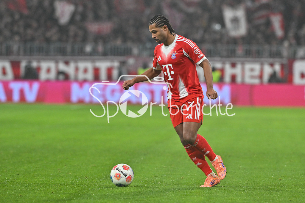 FC Bayern München - 1. FSV Mainz 05 | MUNICH, GERMANY - 14. DECEMBER: am Ball Serge GNABRY (FC Bayern Munich 7) / Einzelfoto / Freisteller  während dem Bundesligamatch zwischen dem FC Bayern München und dem 1. FSV Mainz 05 am 14. Spieltag in der Allianz Arena / DFL REGULATIONS PROHIBIT ANY USE OF PHOTOGRAPHS AS IMAGE SEQUENCES AND/OR QUASI-VIDEO