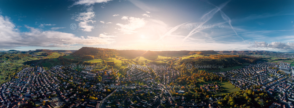 Donzdorf mit Blick auf den Albtrauf im Herbst | löwenblicke | shop