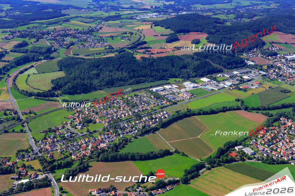 Die Luftaufnahme Hasslach - Stockheim wurde 2017 mittels Flugzeug (keine Drohne) erstellt. Perfekte Schärfe und Druck- Auflösung- Garantiert!