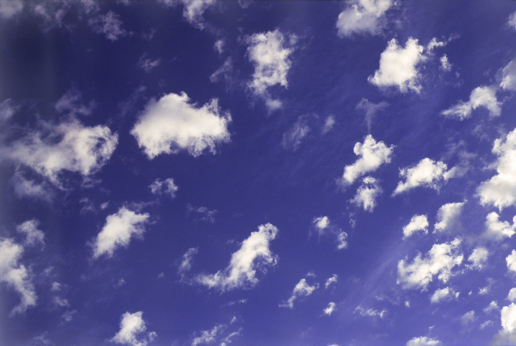 WolkenWort  22_Bayern | Wolkenwort # 22
Morgenhimmel bei Las Palmas,Gran Canaria, Islas Canarias, Januar 2002
Fotoausstellung WOLKENWORTE, Oberbank Salzburg, Alter Markt 4, 30.5.-30.6.2006. Unter der Schirmherrschaft der Europagesellschaft, Salzburg