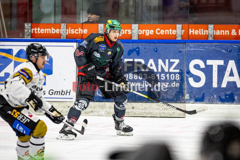 Peißenberg MINERS gegen ERSC Amberg | Eishockey Bayernliga 2025/26 Vorrunde 18. Spieltag, Peißenberg MINERS gegen ERSC Amberg, 20251212,Korbinian HOPPER (MINERS 94) in Aktion,2025-12-12 in Peißenberg (flatbuy Arena Peißenberg), Korbinian HOPPER (MINERS 94)Copyright: WolfgangxLindner www.foto-lindner.de