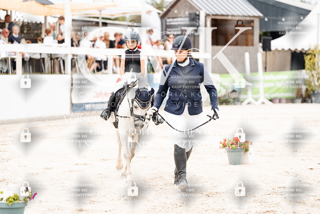 CK907372 | Turnierfotografie Pferdefotografie Trier Rheinland-Pfalz Pferdesport Reitsport Tierfotografie Sportfotografie Pferdevideo Pferdevideografie Equestrianvideography equestrianphotography  - Realisiert mit Pictrs.com