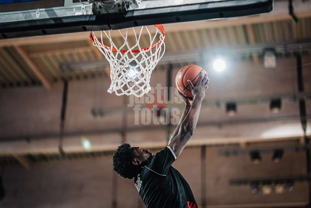 Basketball | Männer | Saison 2024/2025 | easyCredit Basketball Bundesliga | 4. Spieltag | Veolia Towers Hamburg vs. EWE Baskets Oldenburg | 06.10.2024 | Al-Fayed Alegbe (#9, Veolia Towers Hamburg) beim Warm Up