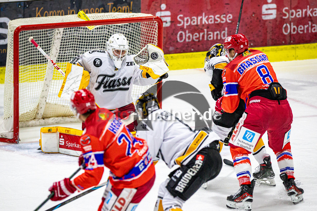 EC Peiting vs EV Füssen | Eishockey Oberliga Süd Vorrunde 2024/2025, EC Peiting vs EV Füssen, 20241002,Rihards BABULIS (EVF Goali 31) fängt den Puck,2024-10-02 in Peiting (Eisstadion)Rihards BABULIS (EVF Goali 31)Copyright: WolfgangxLindner foto-lindner.de