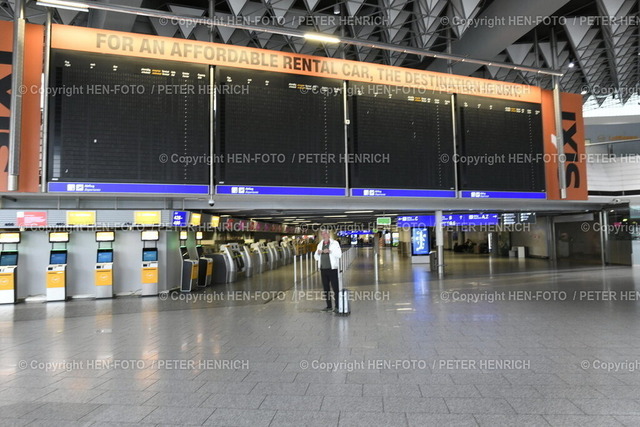 Super-Streiktag | 07.03.2024 Streik des Sicherheitspersonals sowie Bodenpersonals auf dem Flughafen Frankfurt Rhein Main für bessere Arbeitsbedingungen Lohnerhöhung nach Aufruf der Vereinigten Dienstleistungsgewerkschaft VERDI und der GdL Lokführergewerkschaft hier leere Anzeigetafel in Halle A und B Terminal 1 keine Starts nur Landungen (Foto: Peter Henrich) - Realisiert mit Pictrs.com