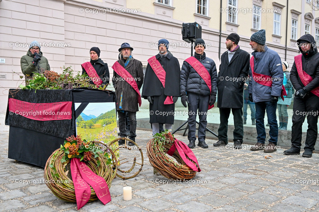 Trauermarsch Erdgasbohrung Molln_ Linz_ 13.01.2024-3 | 13.01.2024, Linz, AUT, Landhaus, Promenade, im Bild Trauermarsch Erdgasbohrung Molln, Kundgebung Pro Naturschutz, Steyrtal, Teilnehmer, Rede