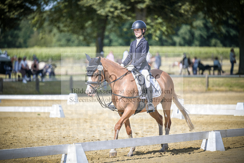 DOS_8124 | Entdecke hochwertige Reitturnierfotos von Foto Oger. Professionell, emotional und authentisch – jetzt Lieblingsmomente im Shop bestellen.Deutschlandweite Turnierfotografie. - Realisiert mit Pictrs.com