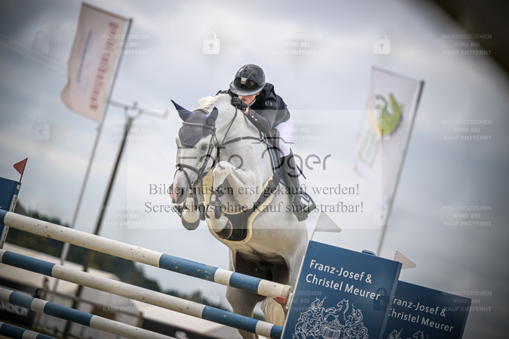 DOS_2191 | Entdecke hochwertige Reitturnierfotos von Foto Oger. Professionell, emotional und authentisch – jetzt Lieblingsmomente im Shop bestellen. - Realisiert mit Pictrs.com