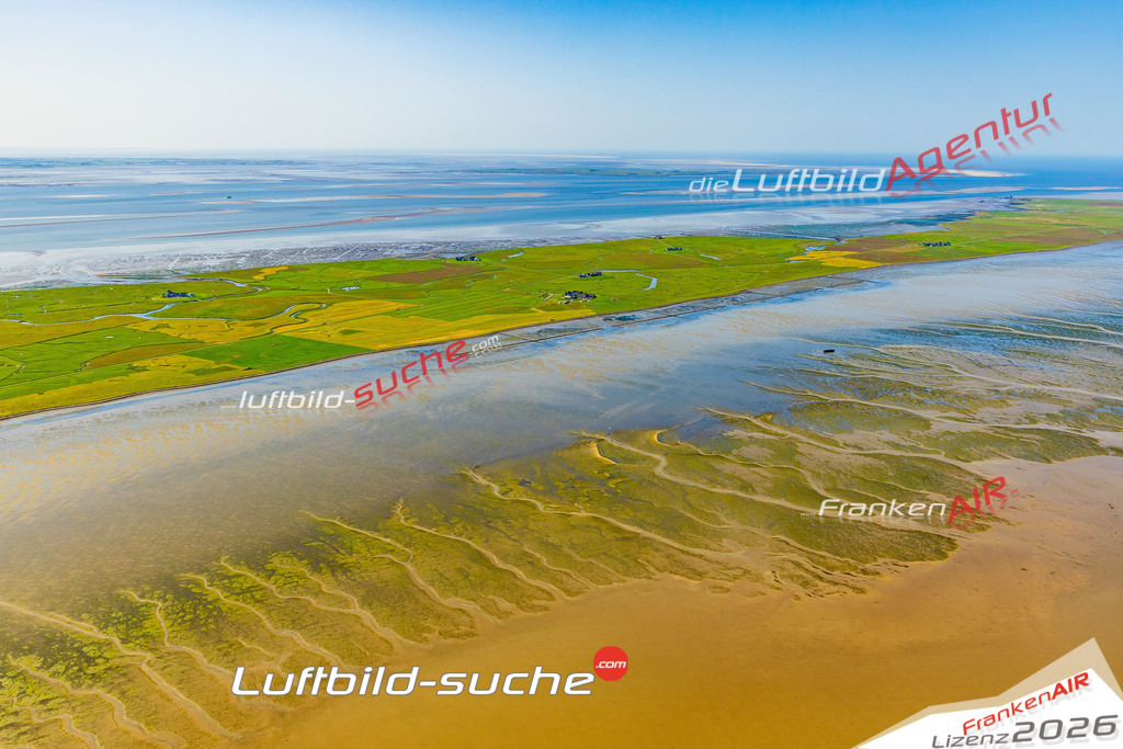 Luftbild der Stadt Langeneß - Die Luftaufnahme wurde 2025 vom UL-Flugzeug heraus erstellt ( keine Drohne ) - Hochauflösende Luftaufnahme - für professionelle Ausdrucke geeignet. Die Geschenkidee !Hier alle&nbsp;Infos zur Lizenzierung der LuftaufnahmeWir fliegen auch dieses Jahr wieder in Ihre Region um Luftbilder zu erstellen.- Luftbild anfragen