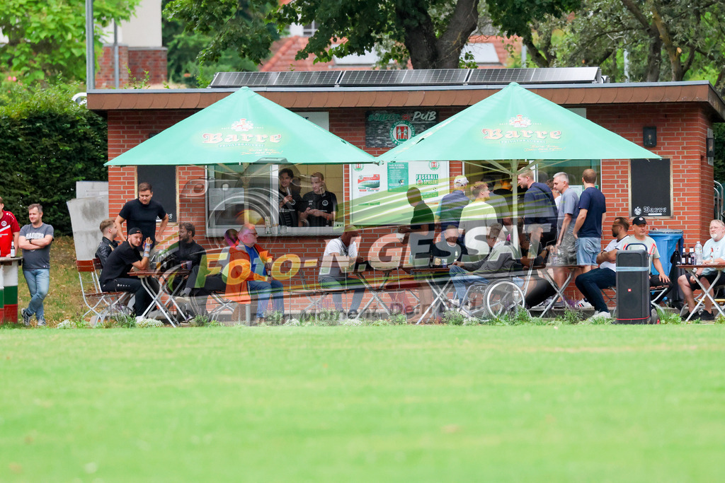 TuS Bersenbrück - HSC Hannover | Auf dem Bild zu sehen: Verkaufsstand des Bünder SVTuS Bersenbrück, HSC Hannover, Saison 25/26, Testspiel, Bünde, Deutschland - Realisiert mit Pictrs.com