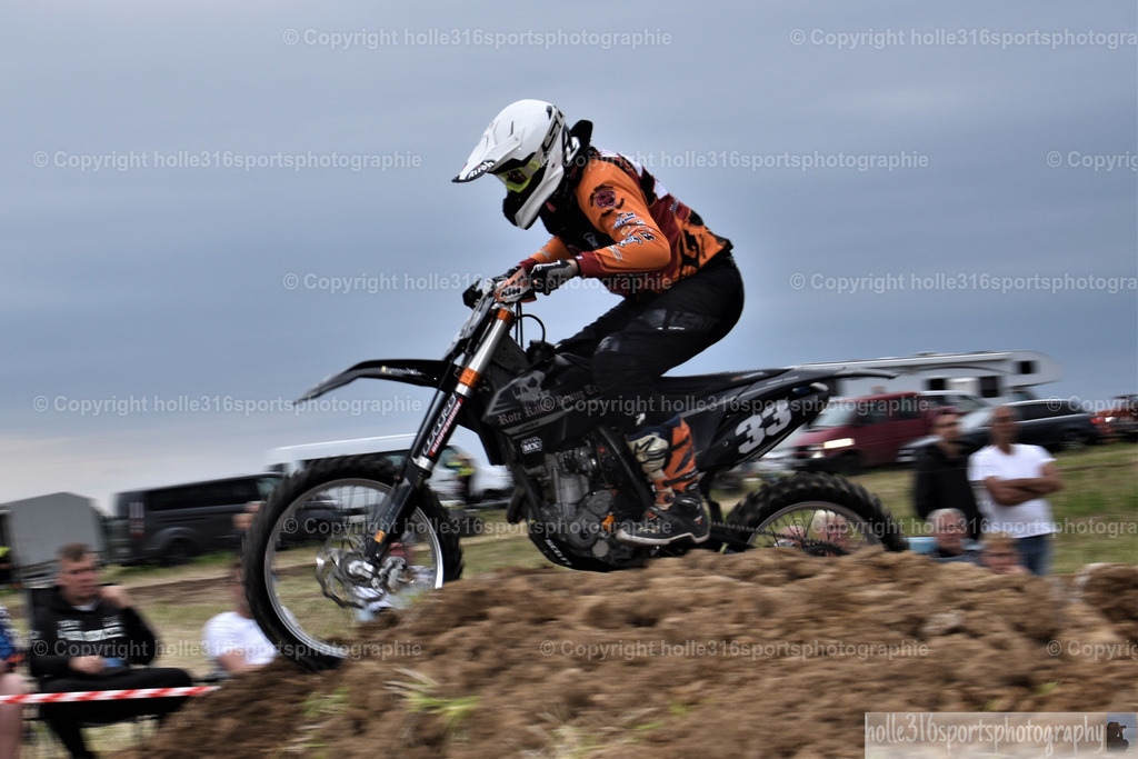 DSC_0172_01 (2) | Sportfotografie , Motorsport, Motoross, Reitsport, Mointainbike, Enduro,
Landschaft , Outdoor, Eventfotografie, Landschaft, Bilder online bestellen - Realisiert mit Pictrs.com