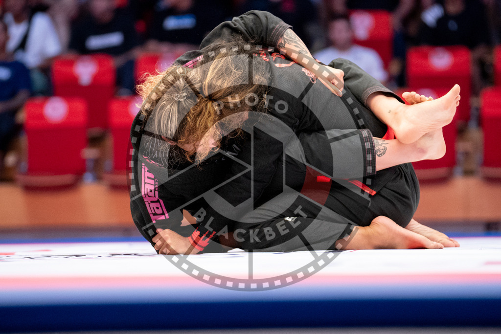 20231108PBB1444 | Fighters compete during the AJP World Professional Championship in the Mubadala Arena in Abu Dhabi, Arab United Emirates, on November 8, 2023.