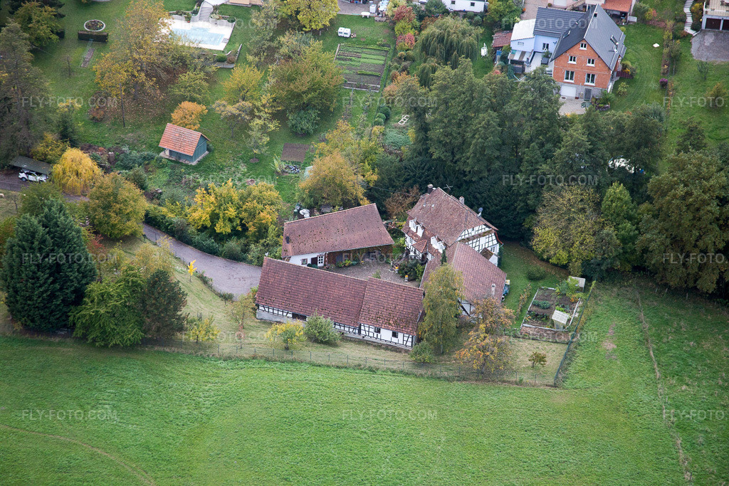 Aerial view: View of the town in Oberhoffen-lès-Wissembourg in the state Bas-Rhin, France.Photo: IMG_084596.jpg taken on 10/23/2015 by Werner Riehm/FLY-FOTO.comResolution of the original: 5472 x 3648 px