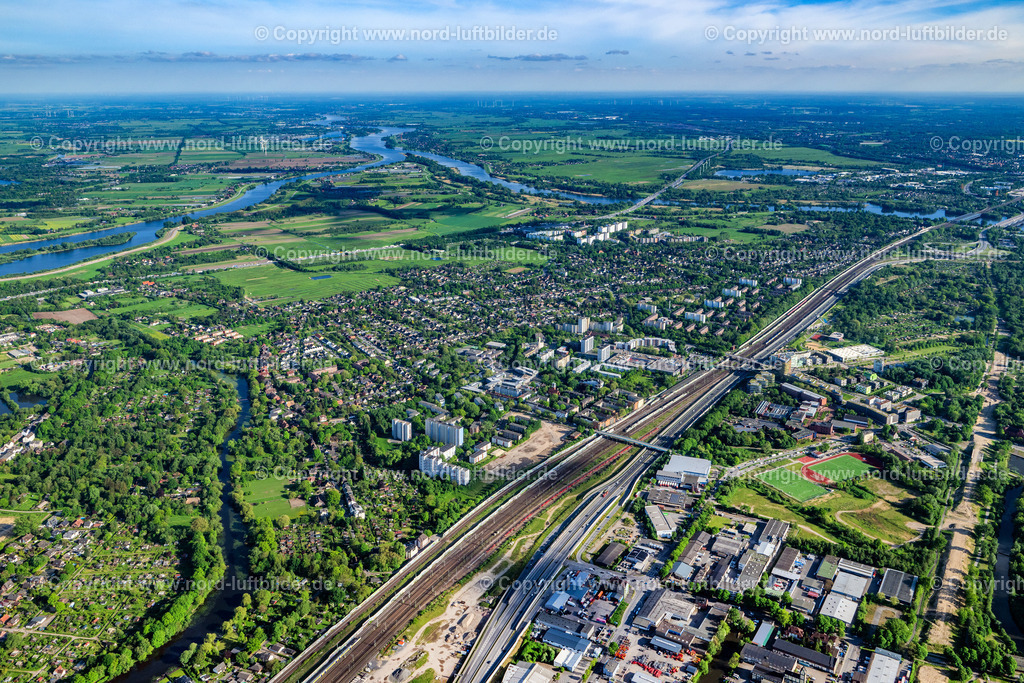 Hamburg_Wilhelmsburg_Stadtansicht_ELS_0103070524 | HAMBURG 07.05.2024 Stadtteil Wilhelmsburg an der Kirchdorferstraße in Hamburg, Deutschland. // Wilhelmsburg district on Kirchdorferstrasse in Hamburg, Germany. Foto: Martin Elsen