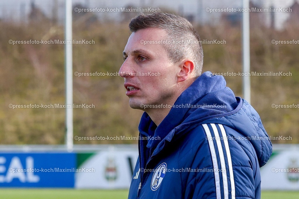 xSSCx15022601043 | 15.02.2026, xsscx, Herren Fussball, FC Schalke 04 U23 - Wuppertaler SV, Regionalliga West, 22. Spieltag, Parkstadion, Saison 2025 2026: Jakob Fimpel (FC Schalke 04 Cheftrainer U23) DFB regulations prohibit any use of photographs as image sequences and or quasi-video. Photo: xSandraxScherningxPressefotoKochx