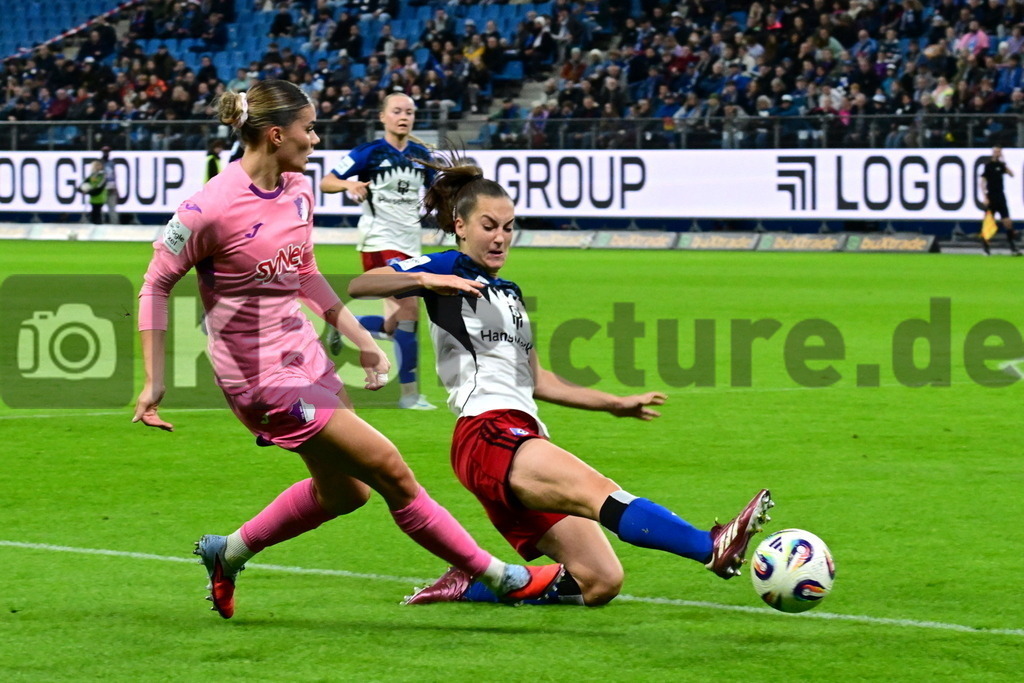 KBS Picture_HSV-Hoffenheim_Frauen_025 | v.l. Cerci Selina (TSG Hoffenheim Frauen) , Hirche Emilia (HSV Frauen) ,Sportplatz :  Volksparkstadion, - Realisiert mit Pictrs.com