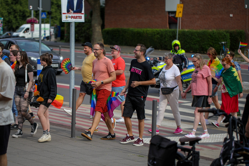 CSD_Moers_190725_075 | Bildergalerie von Sport-Ereignissen aber auch von weiteren spannenden Dingen - nicht nur vom Niederrhein. In Anlehnung an den bekannten Spruch von Hanns Dieter Hüsch heißt das Motto: "Niederrhein ist überall".  - Realisiert mit Pictrs.com