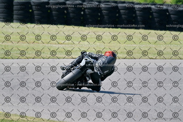26BT01-1734 | markuskiefer.com - Realisiert mit Pictrs.com