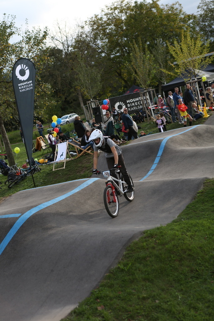 M87C1100 | German Pumptrack Series - Realisiert mit Pictrs.com