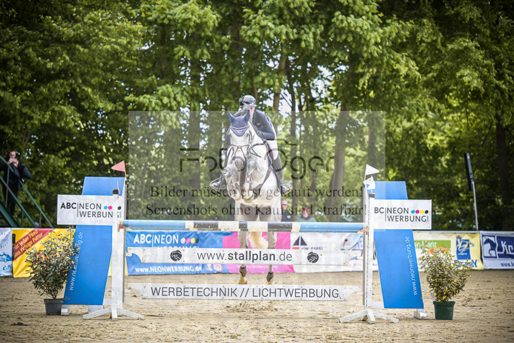 DOS_9441 | Entdecke hochwertige Reitturnierfotos von Foto Oger. Professionell, emotional und authentisch – jetzt Lieblingsmomente im Shop bestellen.Deutschlandweite Turnierfotografie. - Realisiert mit Pictrs.com
