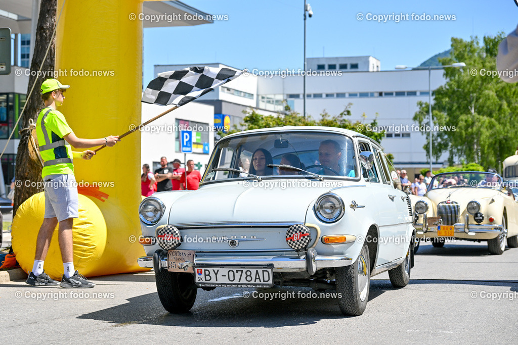 Slowakei_ Povazska Bystrica_ Veteran Tour Manin_ 14.06.2025-202 | 14.06.2025, Slowakei, SVK, Trenciansky kraj, Povazska Bystrica, im Bild Oldtimer Klub, Historische Fahrzeuge, Veteran Tour Manin, Auto, Alt, Besucher, Menschen, Feature, Symbolbild