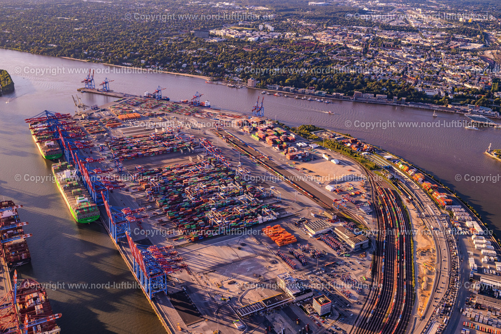 Hamburg_Burchardkai_Hhla_ELS_6051040923 | HAMBURG 07.09.2023 HHLA Logistics Container Terminal Burchardkai am Hamburger Hafen in Hamburg. // HHLA Logistics Container Terminal Burchardkai in the Port of Hamburg harbor in Hamburg in Germany. Foto: Martin Elsen
