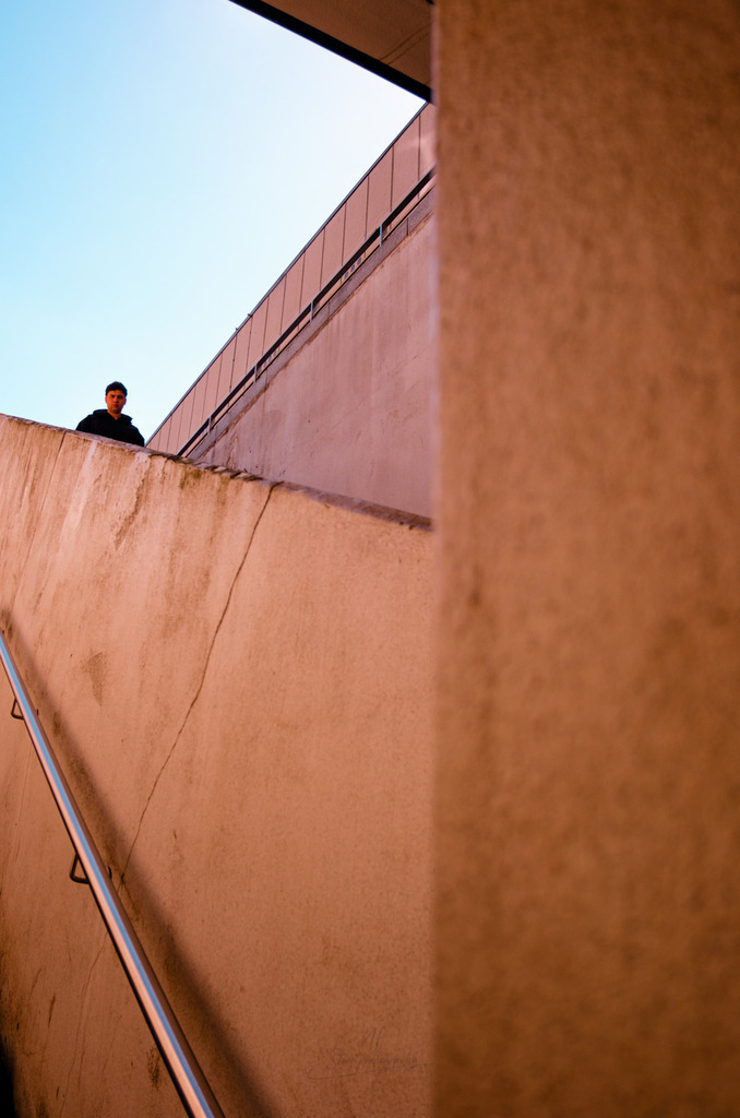 _DSF3408 | ​Minimalistische Street Photography & Urban Art von Nils Friederichs. Entdecke hochwertige Fotokunst-Prints und Wandbilder aus der Region Hildesheim & Hannover. - Realisiert mit Pictrs.com