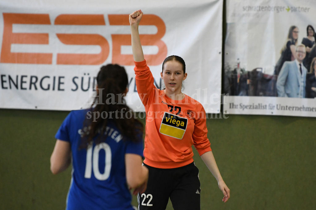 SSG Metten Damen :  HSG Schwab/kirchen | Siegerpose Antonia Holmer (SSG Metten Damen) - Realisiert mit Pictrs.com