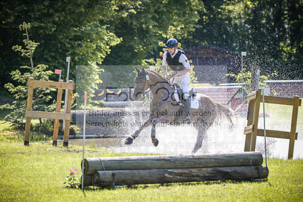 DOS_6931 | Entdecke hochwertige Reitturnierfotos von Foto Oger. Professionell, emotional und authentisch – jetzt Lieblingsmomente im Shop bestellen.Deutschlandweite Turnierfotografie. - Realisiert mit Pictrs.com