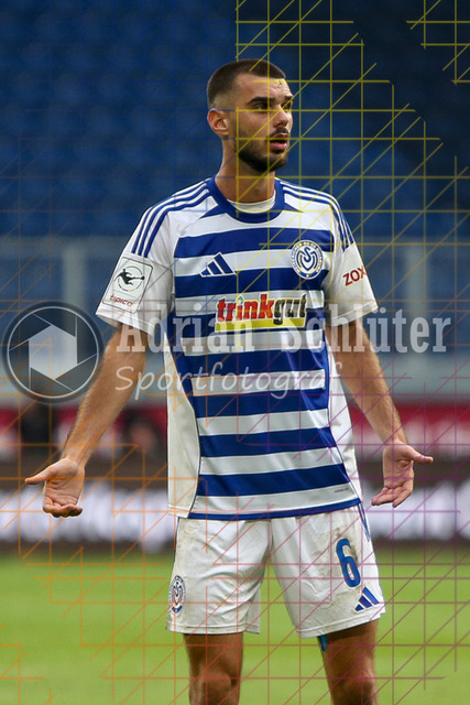 MSV Duisburg vs VfB Stuttgart II - 3. Liga | Duisburg, Deutschland, 02.08.25:   Rasim Bulic (MSV Duisburg) gestikuliert, Gestik waehrend des Spiels der 3. Liga MSV Duisburg vs VfB Stuttgart II in der schauinsland-reisen-arena(Foto von Brauer-Fotoagentur / Adrian Schlueter)