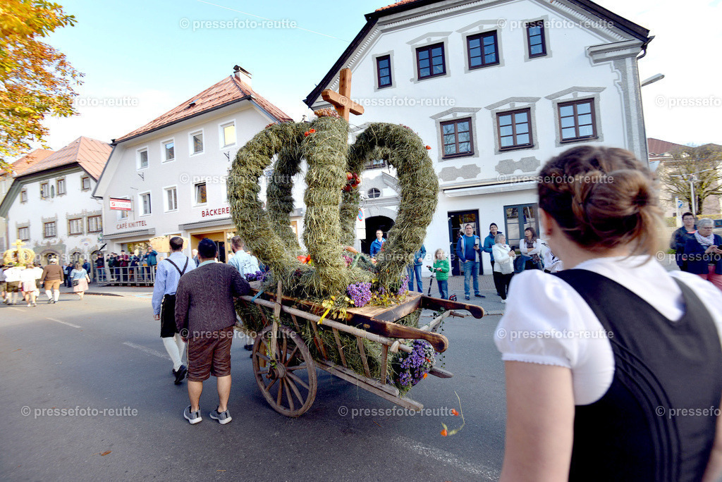 news-2022-Okt16-LJ_Erntedank_-LERMOOS-WTV_4812 | Info aus dem Bezirk Reutte/Ausserfern Tirol sowie eine umfangreiche Bilddatenbank über die gesamte Region: Lechtal, Talkessel Reutte, Tannheimertal, Zwischentoren. Lech, Plansee, Zugspitze, Grenztunnel, B179, Fernpassstraße, Verkehr, Lawinen, Tradition, - Realisiert mit Pictrs.com