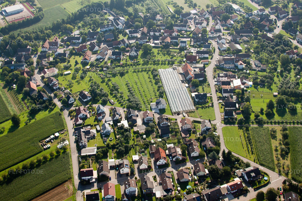 Luftbild: Ortsansicht von Westen im Ortsteil Großweier in Achern im Bundesland Baden-Württemberg in Deutschland. Foto: IMG_31678.jpg vom 20.08.2010 durch Werner Riehm/FLY-FOTO.de