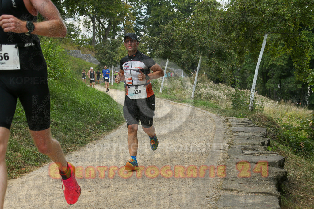 250824_1349_EX1_3842 | Sportfotografie im Rhein-Sieg Kreis, Köln, Bonn, NRW, Rheinland Pfalz, Hessen, etc. Unser Tätigkeitsfeld umfasst den Laufsport vom Volkslauf über den Marathon, Duathlon, Triathon bis zum Ultralauf wie Kölnpfad Ultra oder Schindertrail.