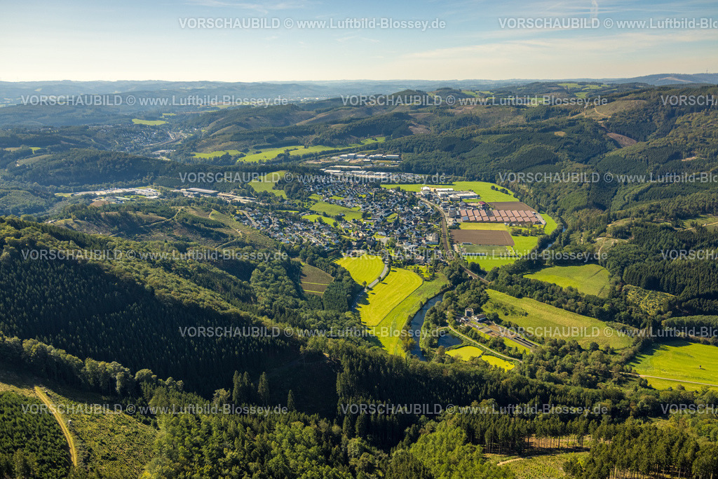 Finnentrop230908479 | Luftbild, Ortsansicht Ortsteil Lenhausen, Feinblech Systeme Metallverarbeitung, Hügellandschaft mit Fernsicht, Lenhausen, Finnentrop, Sauerland, Nordrhein-Westfalen, Deutschland