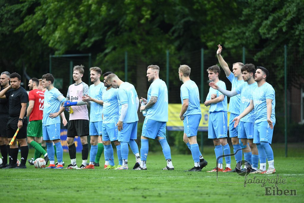 BV Bockhorn-SG FriPe | Relegation zur Kreisliga; BV Bockhorn (weiß)-SG FriPe (rot) am 05.06.2025 in Oldenburg/Ofenerdiek (Lagerstraße), Photo: Philip Eiben 2025 - Realisiert mit Pictrs.com