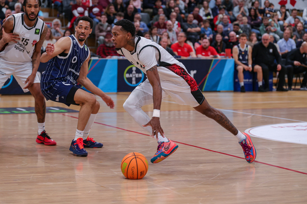 BAYER GIANTS vs VfL Sparkassenstars Bochum-110 | Fotos von Basketballspielen aus dem Raum NRW fotografiert von Gero Mueller-Laschet und Daniel Schaefer - Realisiert mit Pictrs.com
