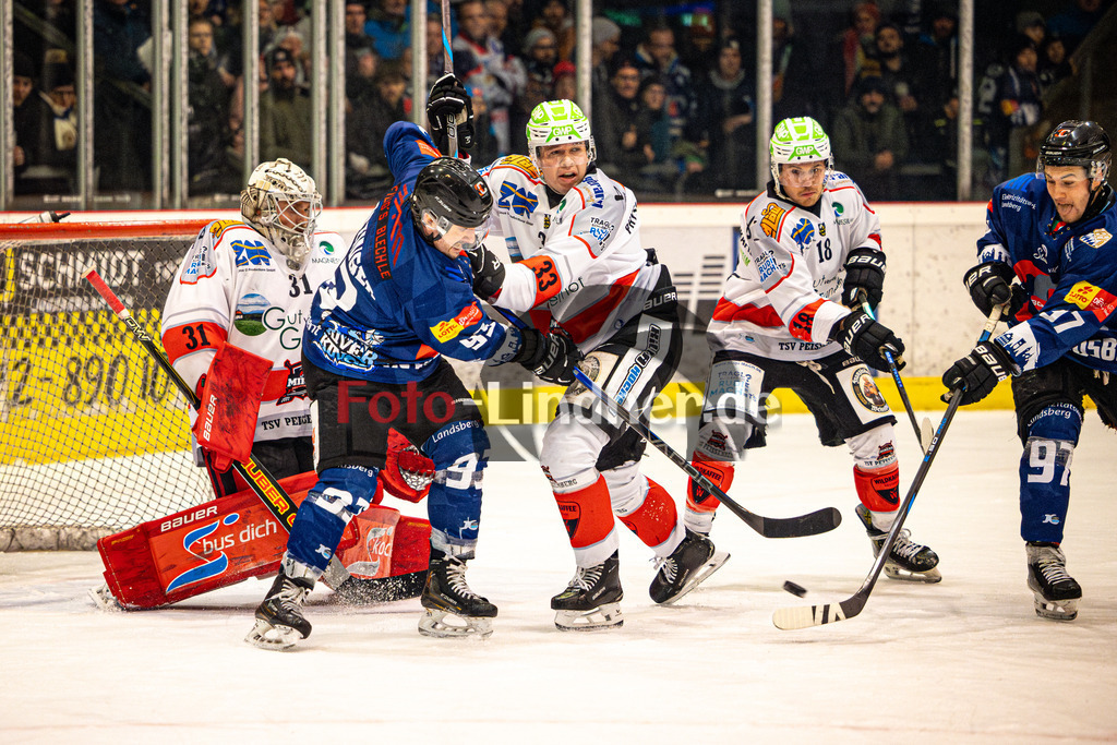 HC Landsberg RIVER KINGS gegen TSV Peißenberg MINERS | Eishockey Bayernliga Herren Vorrunde 2024/25, HC Landsberg RIVER KINGS gegen TSV Peißenberg MINERS, 20250103,Abfälscher und Torchance,2025-01-03 in Landsberg am Lech (Eisstadion Landsberg)Lars GRÖZINGER (RIVERKINGS 93), Julian REISS (MINERS 33), Korbinian SERTL (MINERS Goali 31), Valentin HÖRNDL (MINERS 18), Frantisek WAGNER (RIVERKINGS 97)Copyright: WolfgangxLindner foto-lindner.de