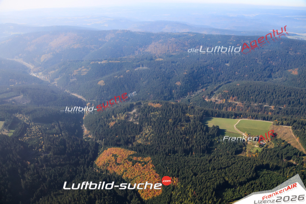 Die Luftaufnahme der Stadt Naila wurde vom UL-Flugzeug heraus erstellt ( keine Drohne )- hohe Auflösung für beste Qualität
