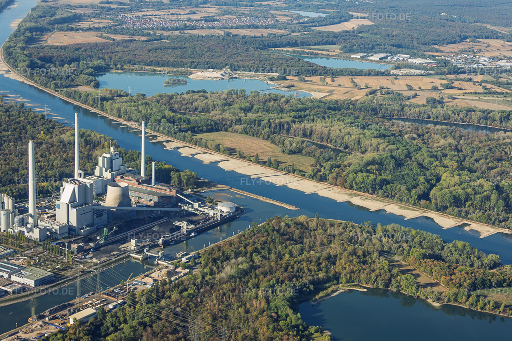 Luftbild: Hafenmündung in den Rhein am Rheinhafen-Dampfkraftwerk Karlsruhe von Osten bei Niedrigwasser im Ortsteil Maximiliansau in Wörth im Bundesland Rheinland-Pfalz in Deutschland. – Foto: IMG_159642.jpg vom 27.09.2026 durch Werner Riehm/FLY-FOTO.de – Auflösung des Originals: 5466 x 3644 px – Rheinhafen-Dampfkraftwerk Karlsruhe EnBW