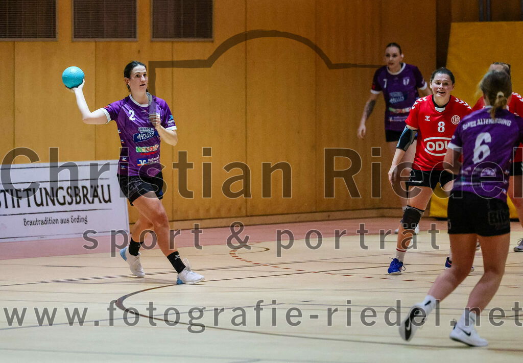 2023-11-04_086_SpVgg_Altenerding_gegen_TV_Altoetting | Erding, Deutschland, 04.11.2023:
Handball, Bezirksoberliga Frauen Altbayern 2023 / 2024, 6. Spieltag, SpVgg Altenerding gegen TV Altötting, Endergebnis: 28:26

Janina Konrad (SpVgg Altenerding, #2), Lisa Hofer (TV Altötting, #8)

Foto: Christian Riedel / fotografie-riedel.net