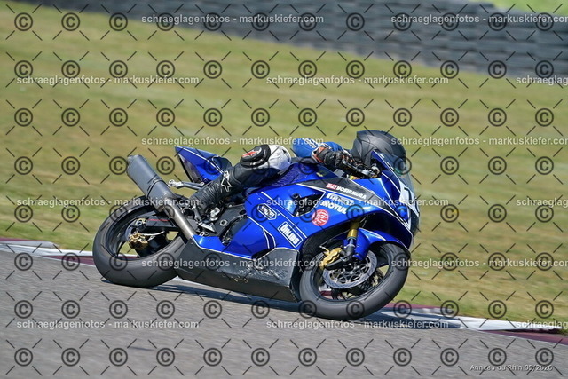 26BT02-0875 | markuskiefer.com - Realisiert mit Pictrs.com