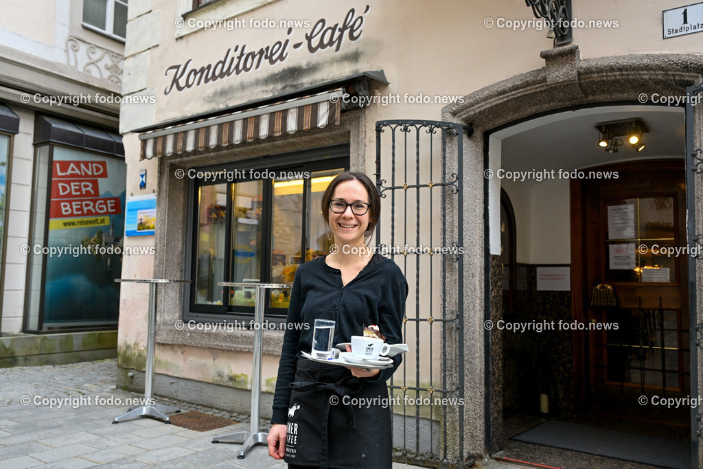Steyr_ Teuerung_ 21.02.2024-16 | 21.02.2024, Steyr, AUT, Steyr, im Bild Konditorei Cafe Schmidt, Michaela (Kellnerin)