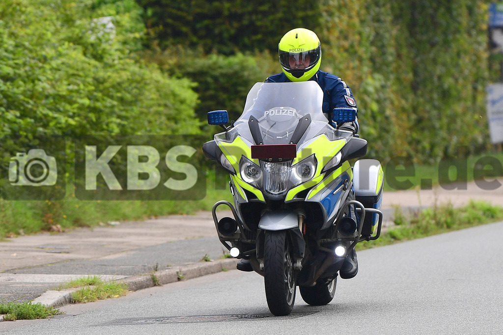 KBS Picture_Cyclassics-Hamburg2023_200823_032 | Cyclassics auf der Hamburger Strasse in Rellingen Polizei Motorrad ,Bemer Cyclassics Hamburg Radrennen 2023 , Durch Hamburg und Schleswig-Holsten ,UCI-WorldTour-Rennen Profi-Elite Herren ca.200KM , Amateurradfahrer Jedermann Rennen 60KM ,Amateurradfahrer Jedermann Rennen 100KM , - Realisiert mit Pictrs.com