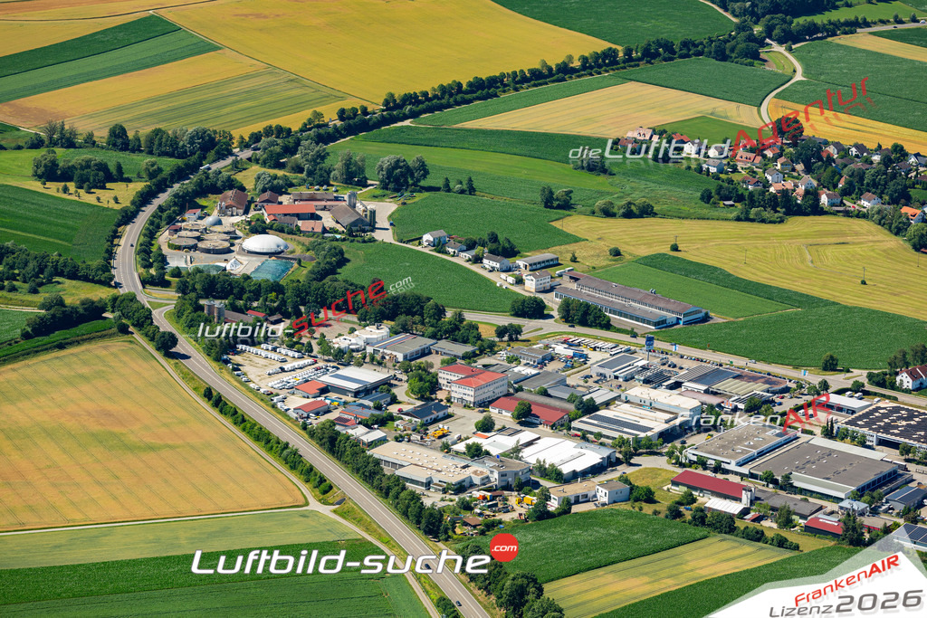 Die Luftaufnahme Gewerbegebiet - Aichach wurde 2022 vom Flugzeug aus (keine Drohne) erstellt. Hohe Auflösung -für große Poster und Wandbilder geeignet - Garantiert!