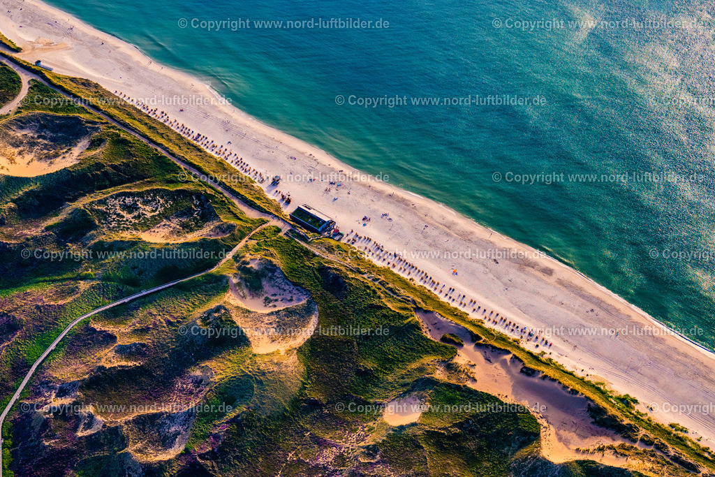Sylt_Kampen_Strandrestaurant_Onkel_Jonny_ELS_1226130825 | WENNINGSTEDT (SYLT) 13.08.2025 Gebäude des Restaurant " Onkel Johnny's Strandwirtschaft " in Wenningstedt (Sylt) auf der Insel Sylt im Bundesland Schleswig-Holstein, Deutschland. // Building of the restaurant " Onkel JohnnyA?s Strandwirtschaft " in Wenningstedt (Sylt) at the island Sylt in the state Schleswig-Holstein, Germany. Foto: Martin Elsen