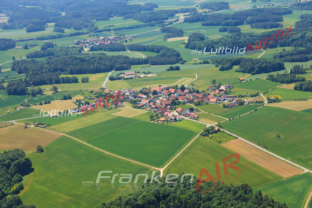 Luftbild von Graefenhaeusling Wattendorf - Luftaufnahme wurde 2015 von https://frankenair.de mittels Flugzeug (keine Drohne) erstellt - die Geschenkidee