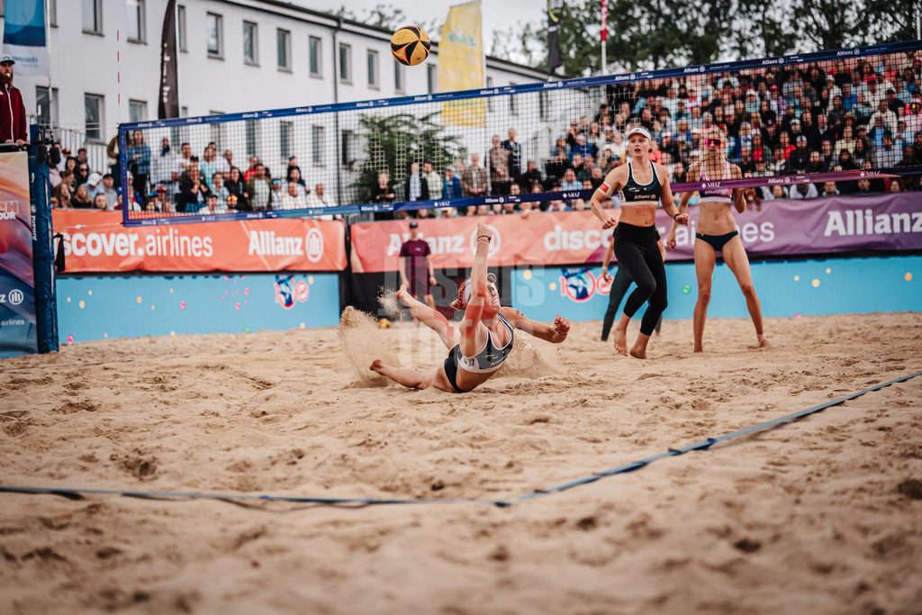 Beachvolleyball | Frauen | Allianz German Beach Tour 2025 | Tourstop Berlin | 24.08.2025 | Melanie Paul springt zum Ball
