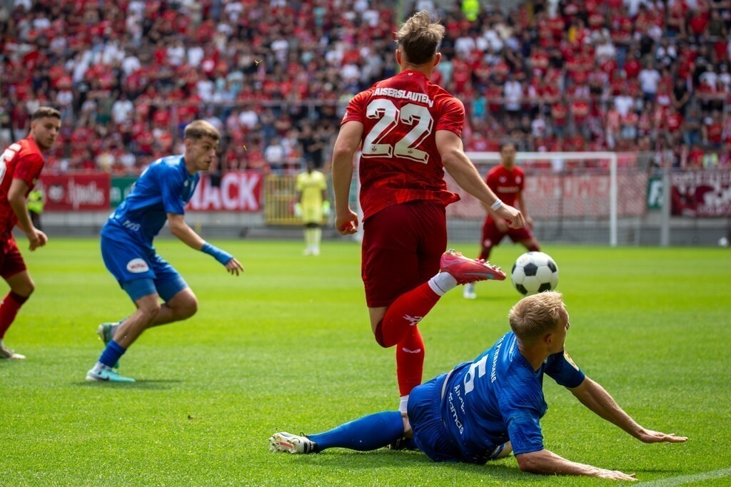 Fußball Oberliga Rheinland-Pfalz/Saar, Saison 2024/25, 34. Spieltag: 1. FC Kaiserslautern II gegen FK Pirmasens | Fußball Oberliga Rheinland-Pfalz/Saar, Saison 2024/25, 34. Spieltag: 1. FC Kaiserslautern II gegen FK Pirmasens - Realisiert mit Pictrs.com